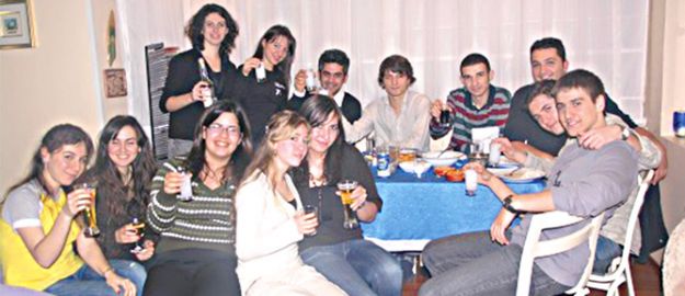 Liseli kızlara içki tuzağı