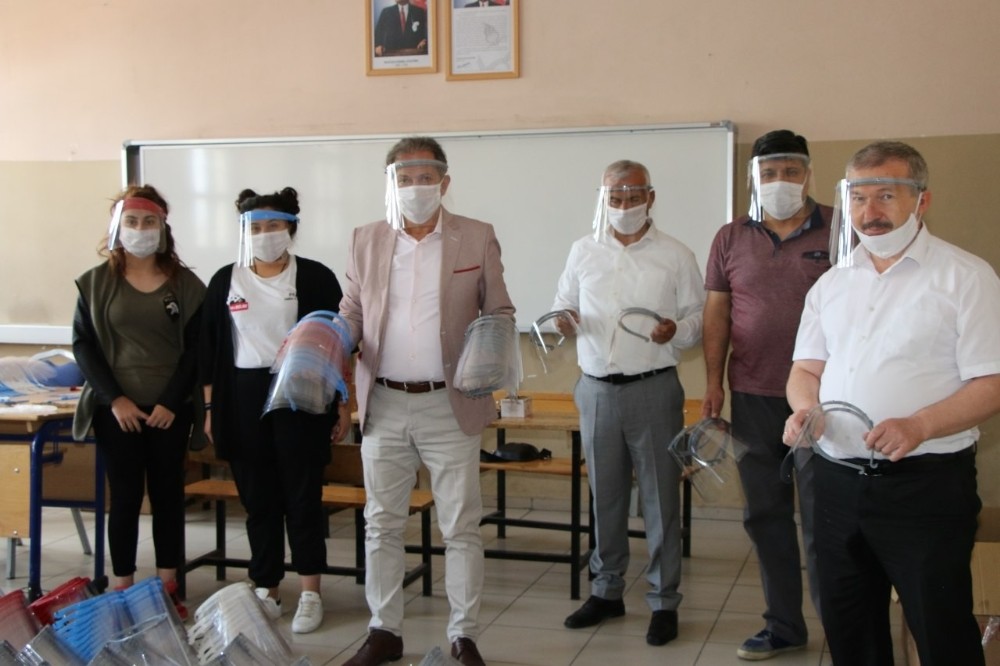 Liseliler 6 ilin dezenfektan ihtiyacını karşılıyor 
