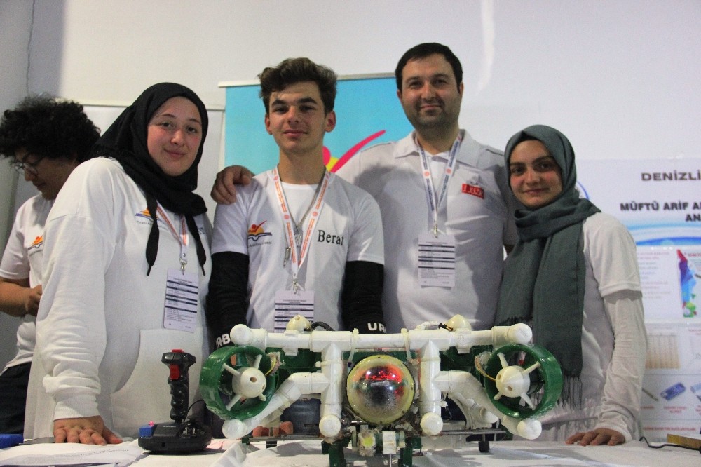 Liseliler insansız su aracı yaptı 