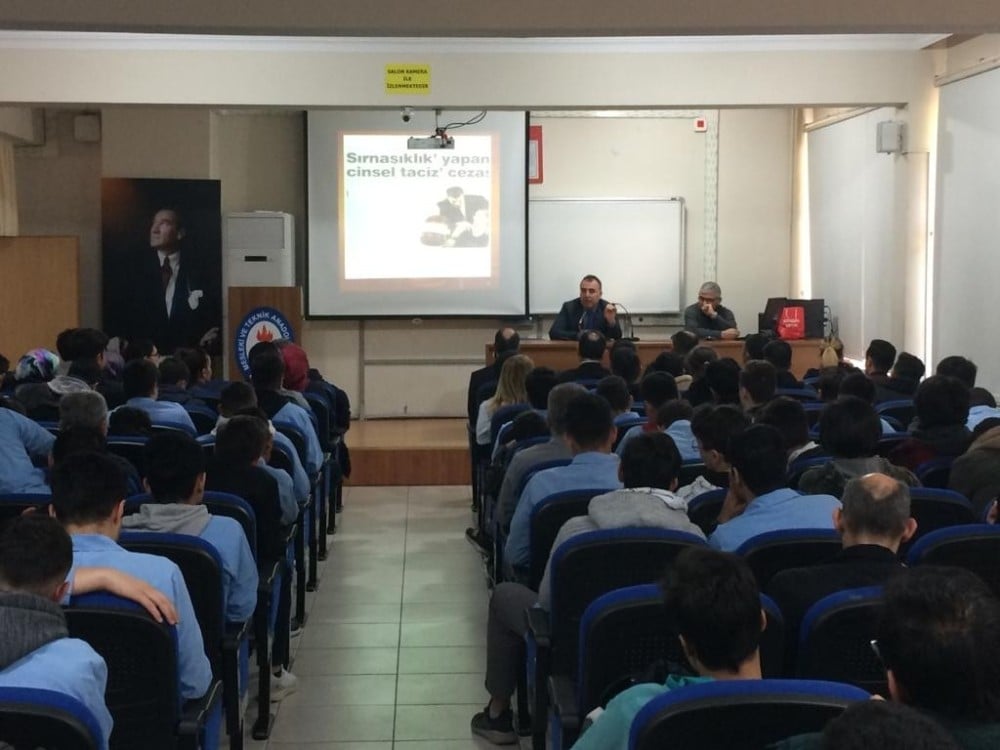 Liseliler, madde bağımlılığı ve bilişim suçları konusunda bilgilendirildi 