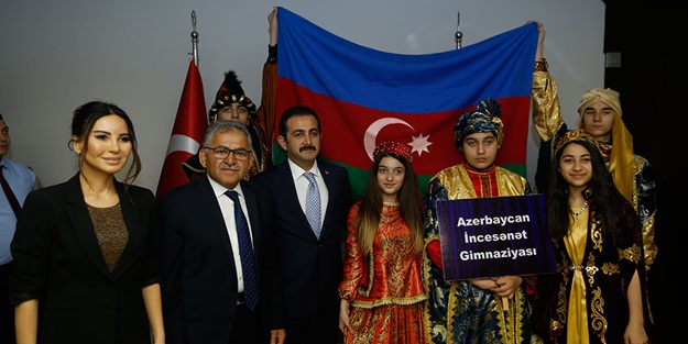 Liseliler tiyatro için buluştu