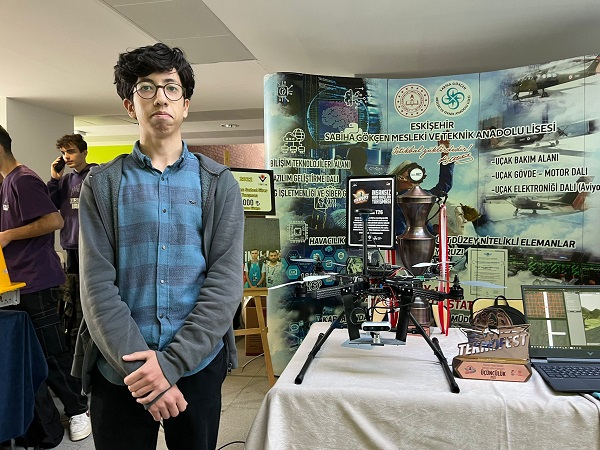 Liseliler, üniversitelileri geçti | Öyle bir dron tasarladılar ki!