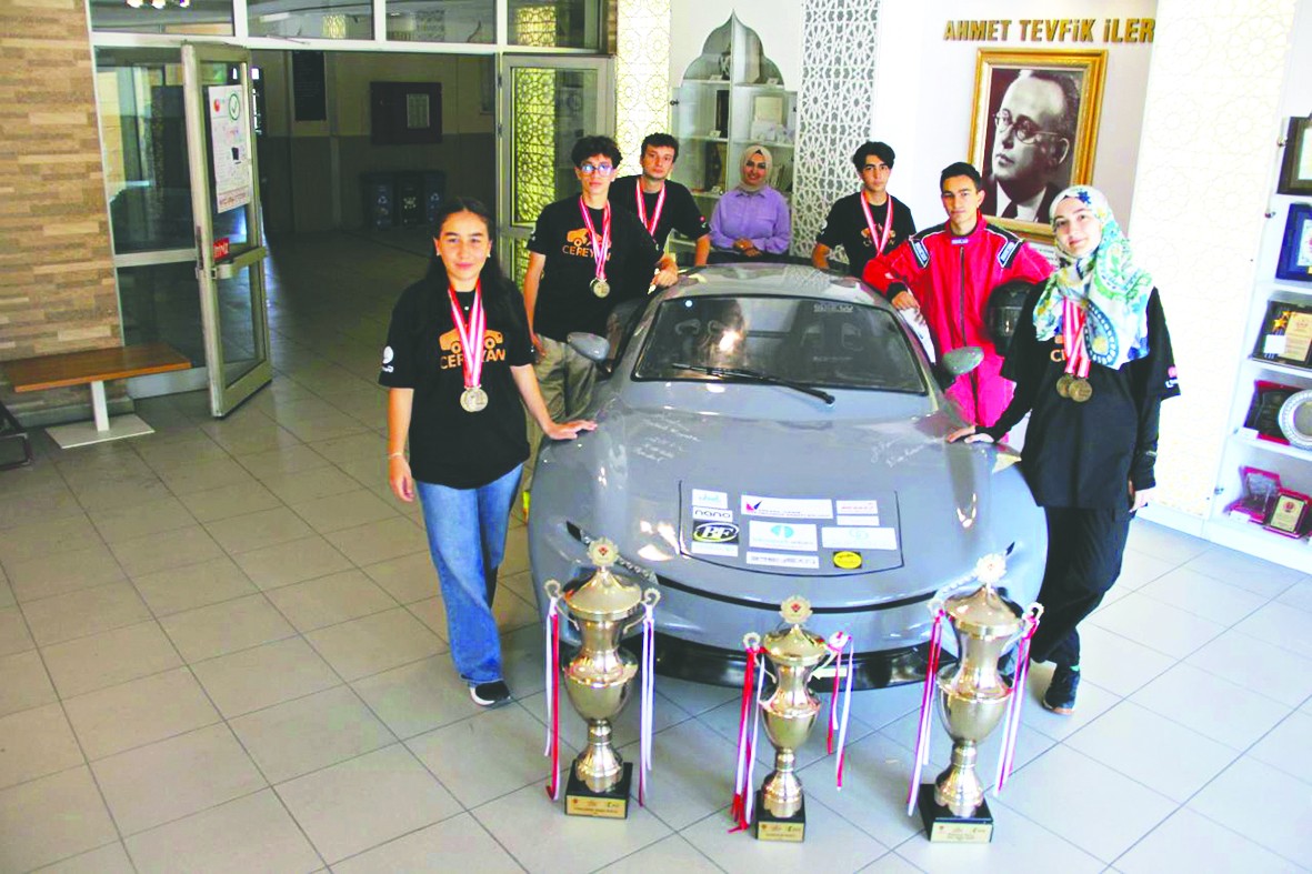 Liselilerin elektrikli otomobili TEKNOFEST’te