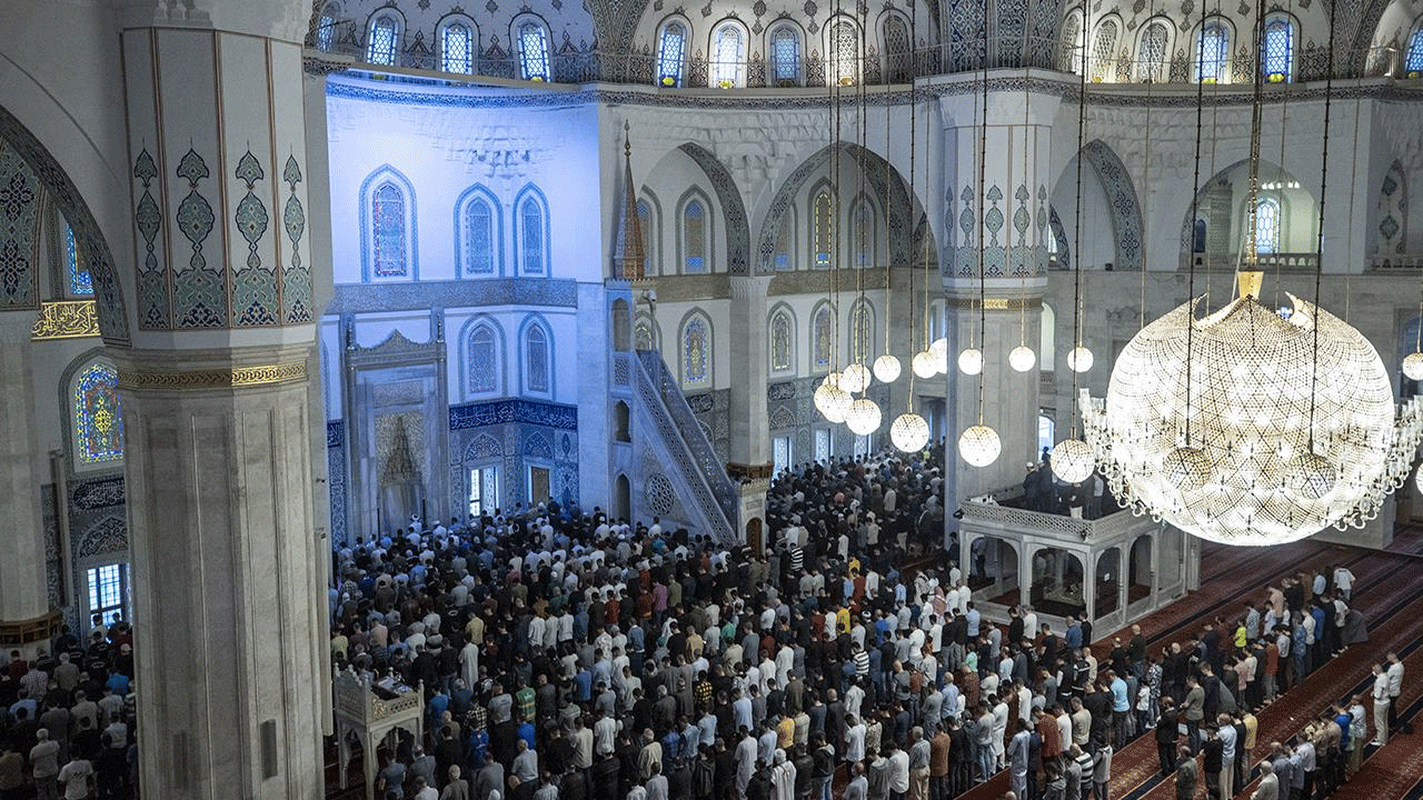 Liste açıklandı: İşte il il bayram namazı saatleri!