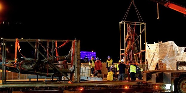 Litvanya, Sovyet izlerini siliyor