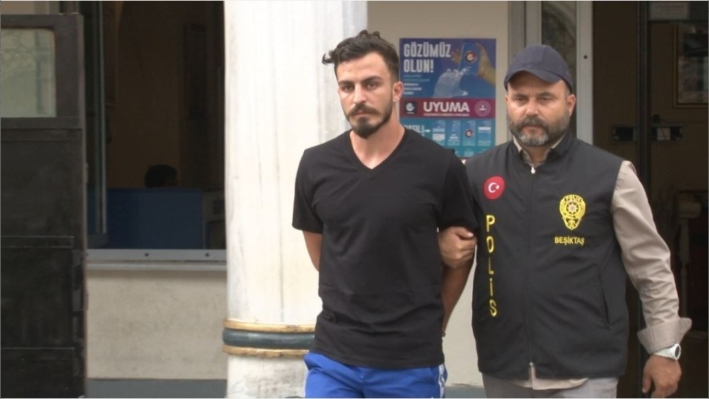 Liverpool-Chelsea maçında sahaya atlayan Youtuber ve 4 arkadaşı adliyeye sevk edildi 