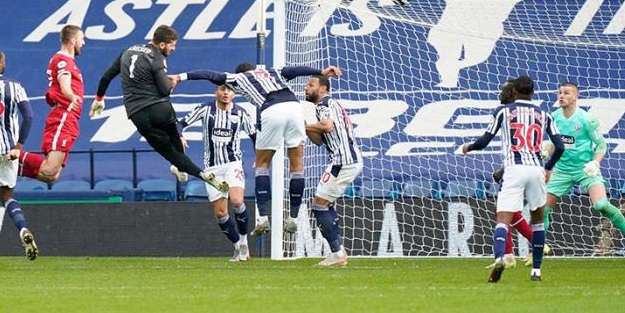 Liverpool'u kalecisi kurtardı