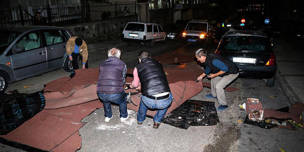 Şiddetli lodos çatıları uçurdu