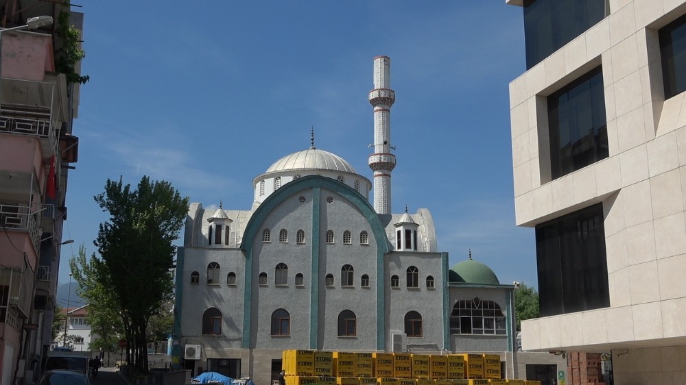 Lodosta uçunca, minare külahsız kaldı 