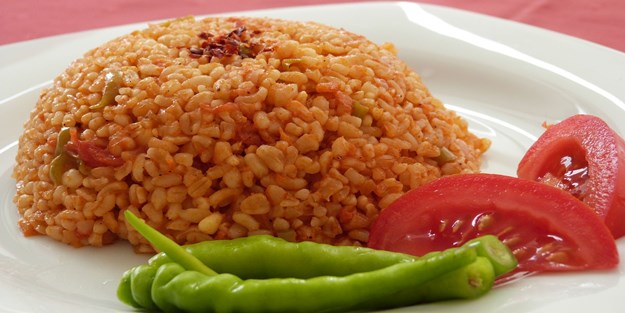 Lokanta usulü bulgur pilavı; Meğer kebap ustaları tencereye 1 tatlı kaşığı ekliyormuş…