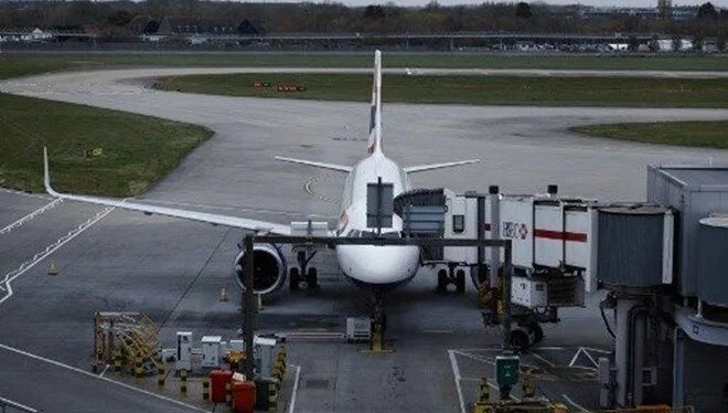 Londra Heathrow'da Tehlikeli Madde Alarmı: Terminal 4 Boşaltıldı