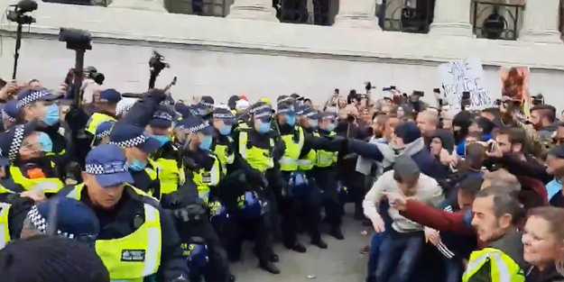 Londra polisinden meydan dayağı!