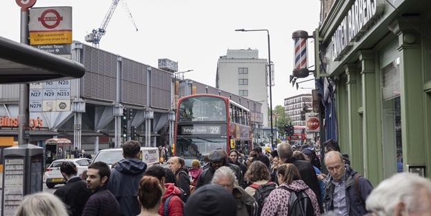 Londra'da binlerce metro çalışanı greve gitti