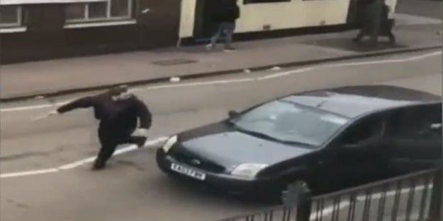 Londra'da Müslümanlara saldırı!