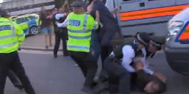 Londra'da PKK'lılar 15 Temmuz etkinliklerine saldırdı