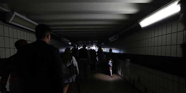 Londra'da şok! Metro ve tren seferleri durdu