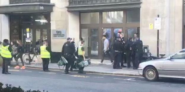 Londra'da, Sony merkez binasında bıçaklı saldırı!