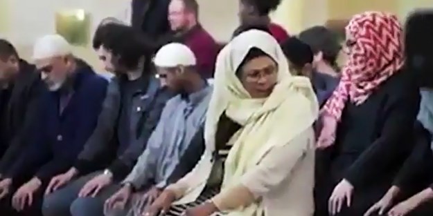 Londra’daki kilisede namazı kadın kıldırdı, karışık saf tutuldu