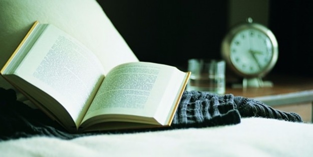 Loş ışıkta okumak gözleri bozuyor mu?