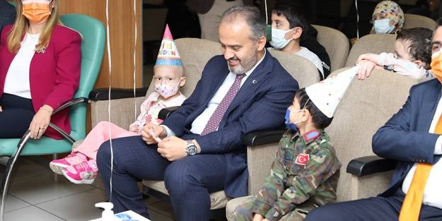 Lösemili çocuklar için tiyatro hastaneye taşındı