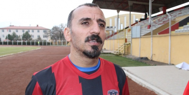 Lösemili kızı için sahaya çıktı