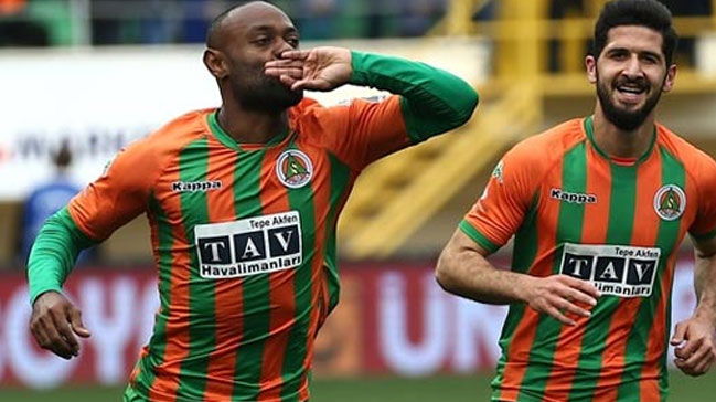 Love takımla çalışmalara başladı