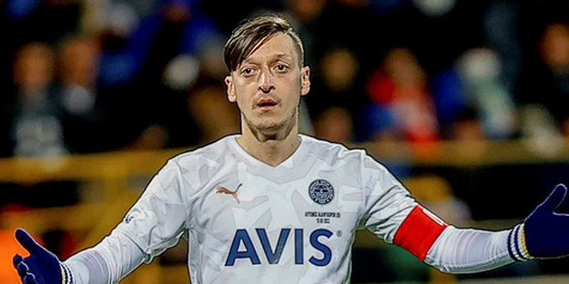 Löw gelirse ne ala, gelmezse Mesut yolcu!