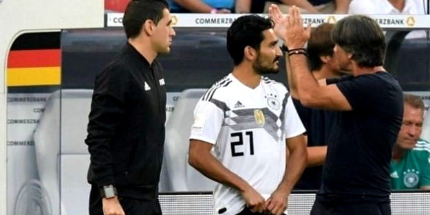 Löw'den İlkay Gündoğan'a destek!