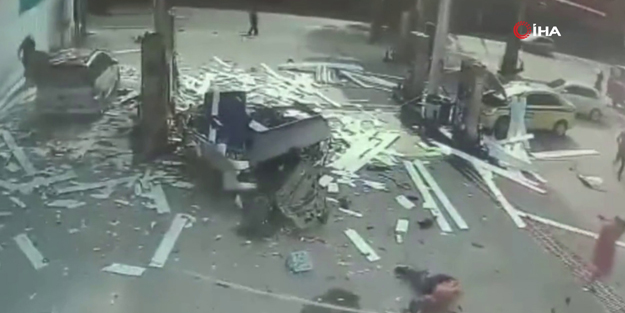 LPG tankı patladı, sürücü savruldu! Dehşete düşüren anlar kamerada