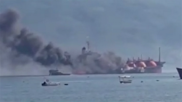 Kocaeli Körfezi'nde LPG yüklü tankerde yangın
