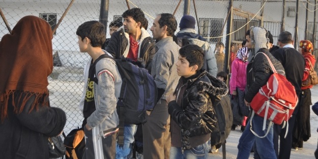 Lübnan'a sığınan Suriyeli mülteciler, ağır kış şartları ...