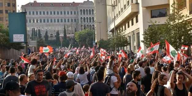 Lübnan'da ekonomik kriz protesto edildi