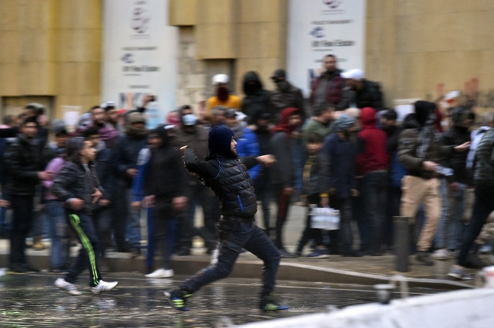 Lübnan’da göstericiler yeni hükümeti protesto etti 