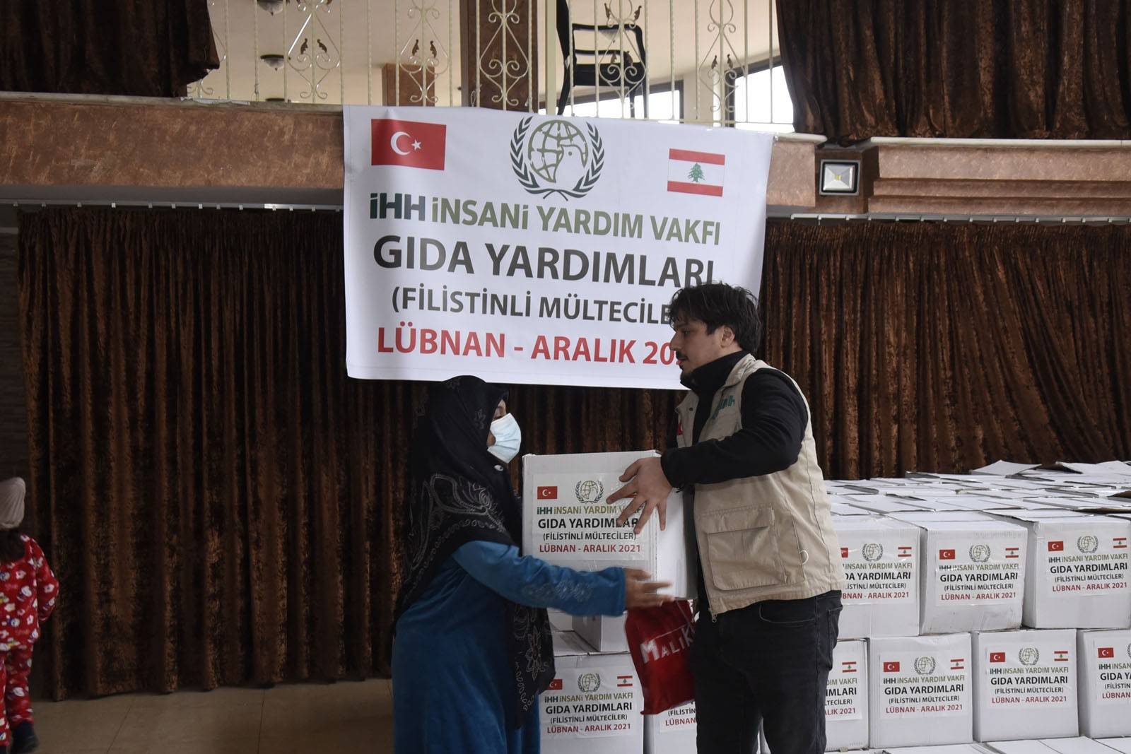 Lübnan’da ihtiyaç sahiplerine yardım