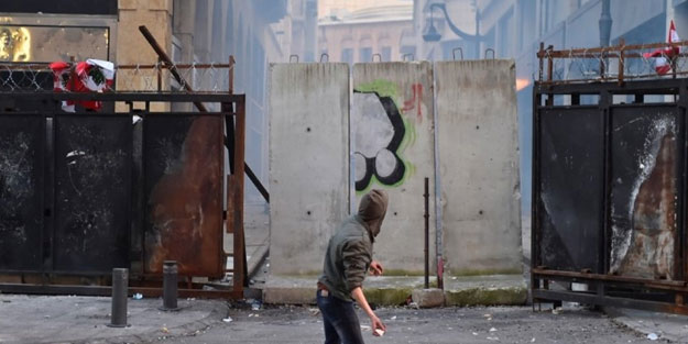 Lübnan’da Parlamento binasına saldırdılar