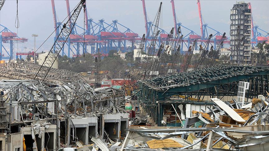 Lübnan'da patlama nedeniyle bakan ve milletvekili istifaları sürüyor