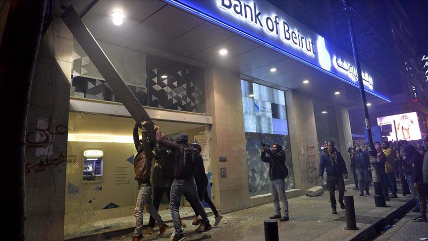 Lübnan'da protestocular ile emniyet güçleri arasında gerginlik