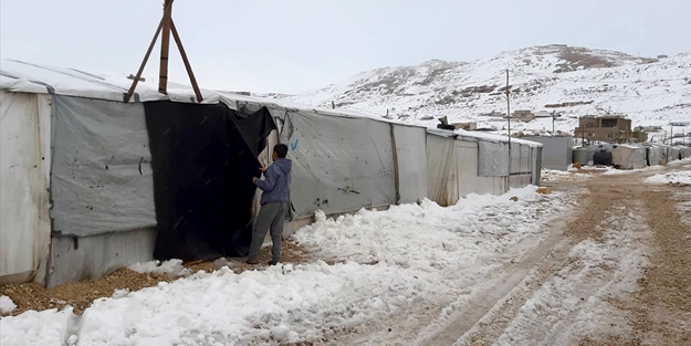 Lübnan'ı fırtına ve kar vurdu! Mülteciler zorda