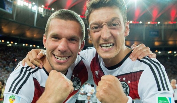 Lukas Podolski'den Mesut Özil paylaşımı