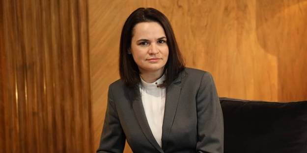 Lukaşenko'ya büyük şok, Belarus'ta ortalık karıştı! Muhalif lider, kendisini devlet başkanı ilan etti