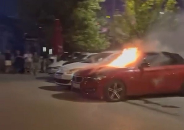 Lüks araç alev alev böyle yandı