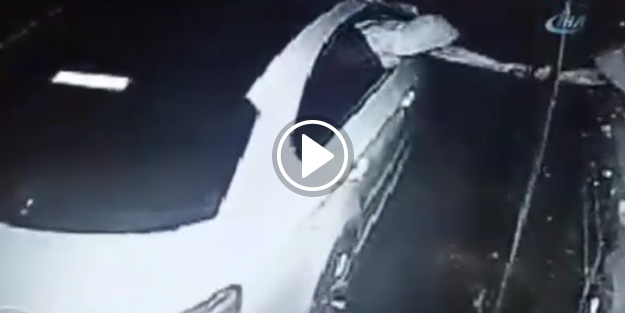 Lüks araçla otobüse yanaşıp...