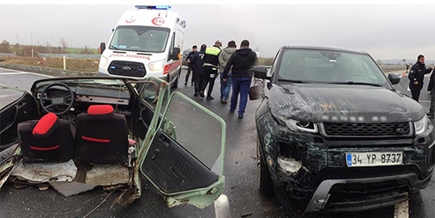 Lüks ciple çarpıştı! İkiye bölündü!