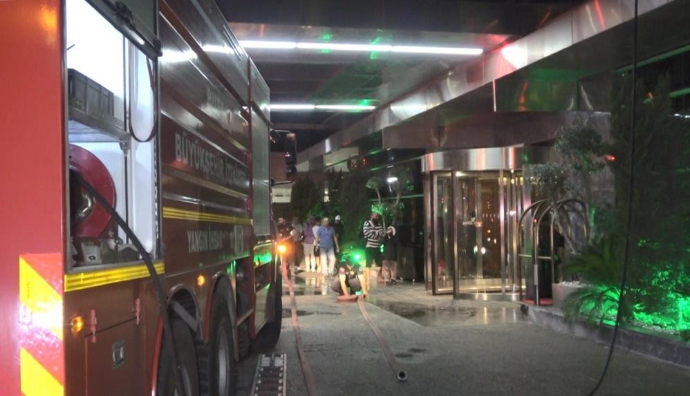 Lüks otelde korkutan yangın