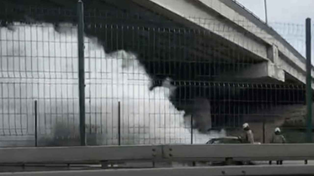 Lüks otomobil E-5'te cayır cayır yandı!