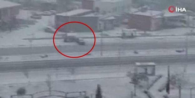 Lüks otomobilin simitçiyi ezdiği anlar böyle kaydedildi