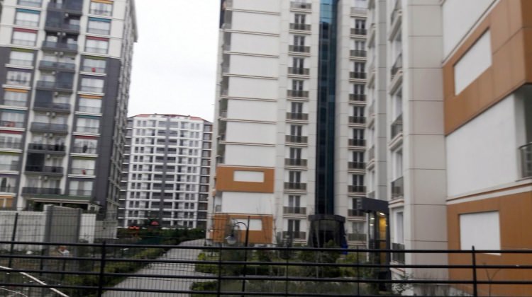 Lüks sitede dehşet! İki kadını vurup kaçtı