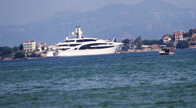 Lüks yatlar Fethiye'ye demir attı