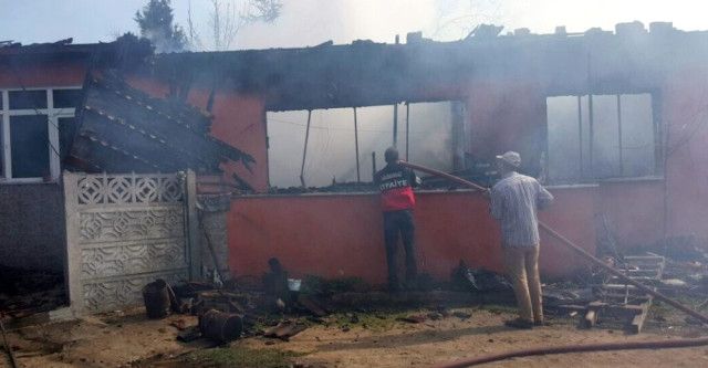 Lüleburgaz’da ev küle döndü