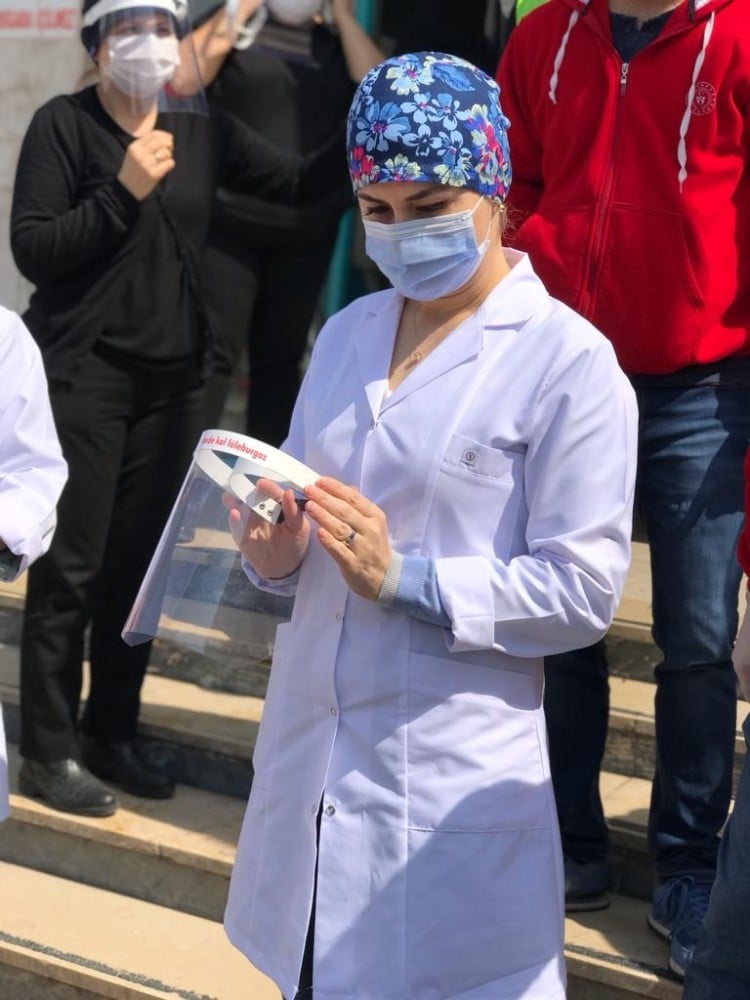 Lüleburgaz Devlet Hastanesi’ne 500 siperli maske ulaştırıldı 